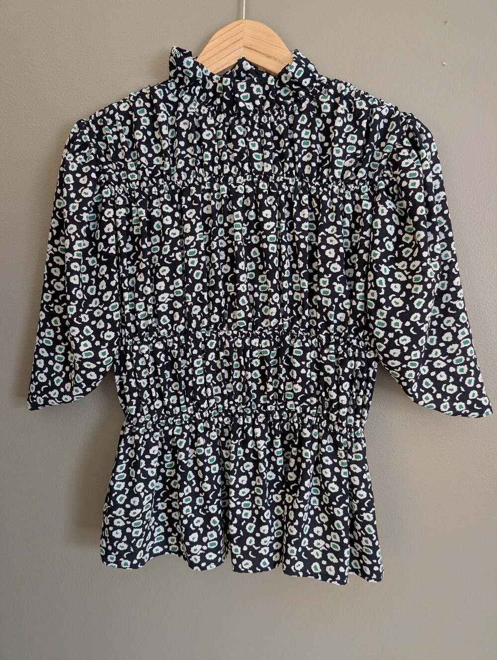Gracia Shirred Puff Sleeve Peplum Top Size Small